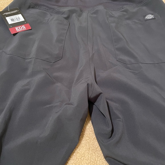 The Dickies EDS Essential pants/ scrub; natural rise, pull on pant. Comfortable - Picture 3 of 9